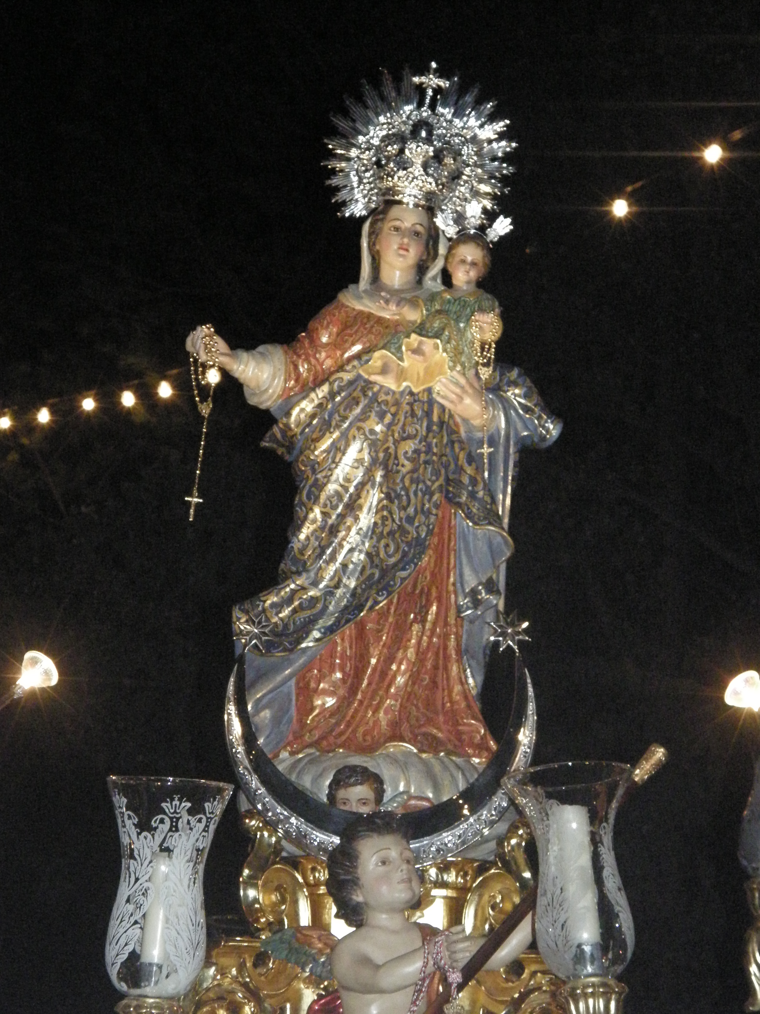 Detalle del paso de la Virgen del Rosario